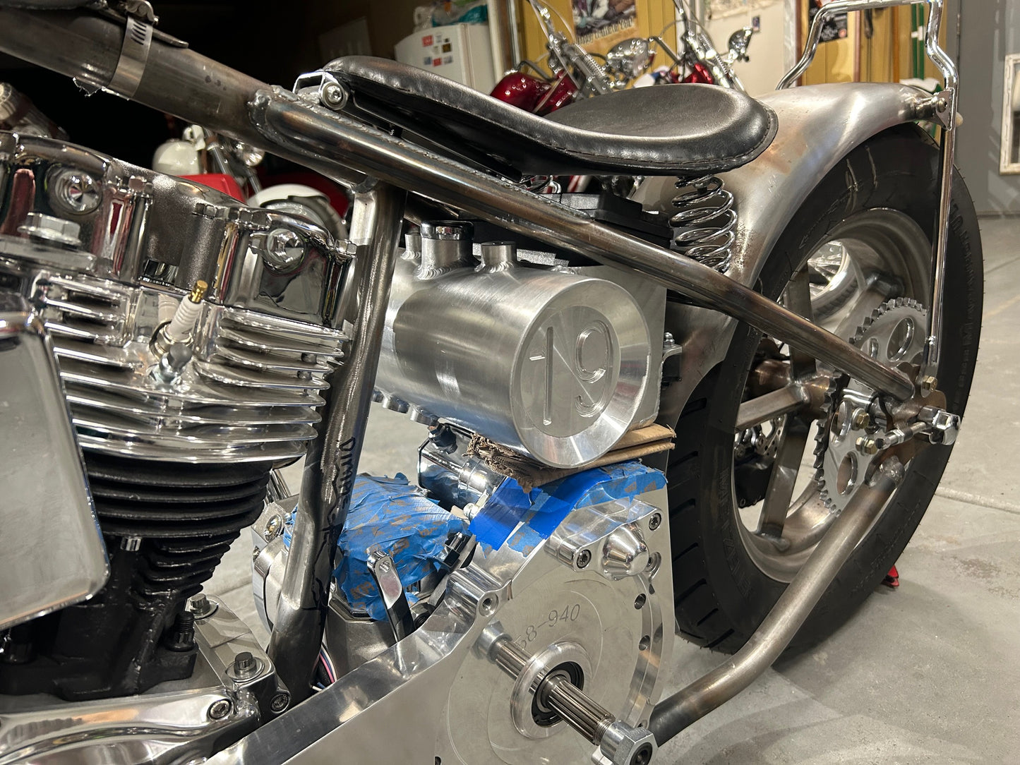 Tanque de aceite con sangría redonda personalizada MotoXcycle MXC para motocicletas Harley-Davidson personalizadas