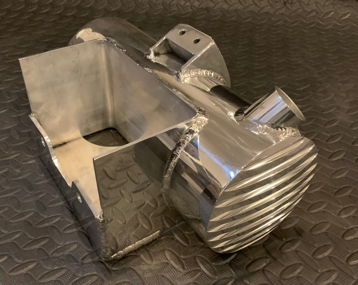 MotoXcycle MXC Round Deep Finned Aluminum Oil tank for Harley-Davidson Softails 2000 and up