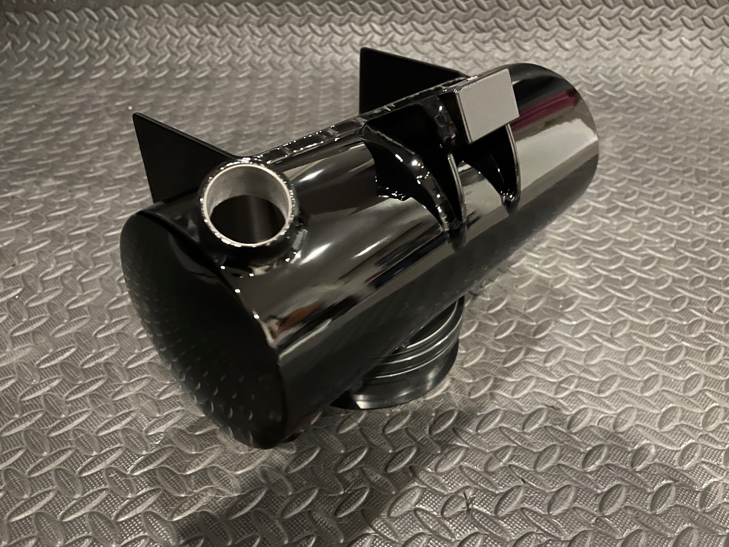 MotoXcycle MXC 5" Round Aluminum Oil Tank for 2000 and up Harley-Davidson Softails with battery box