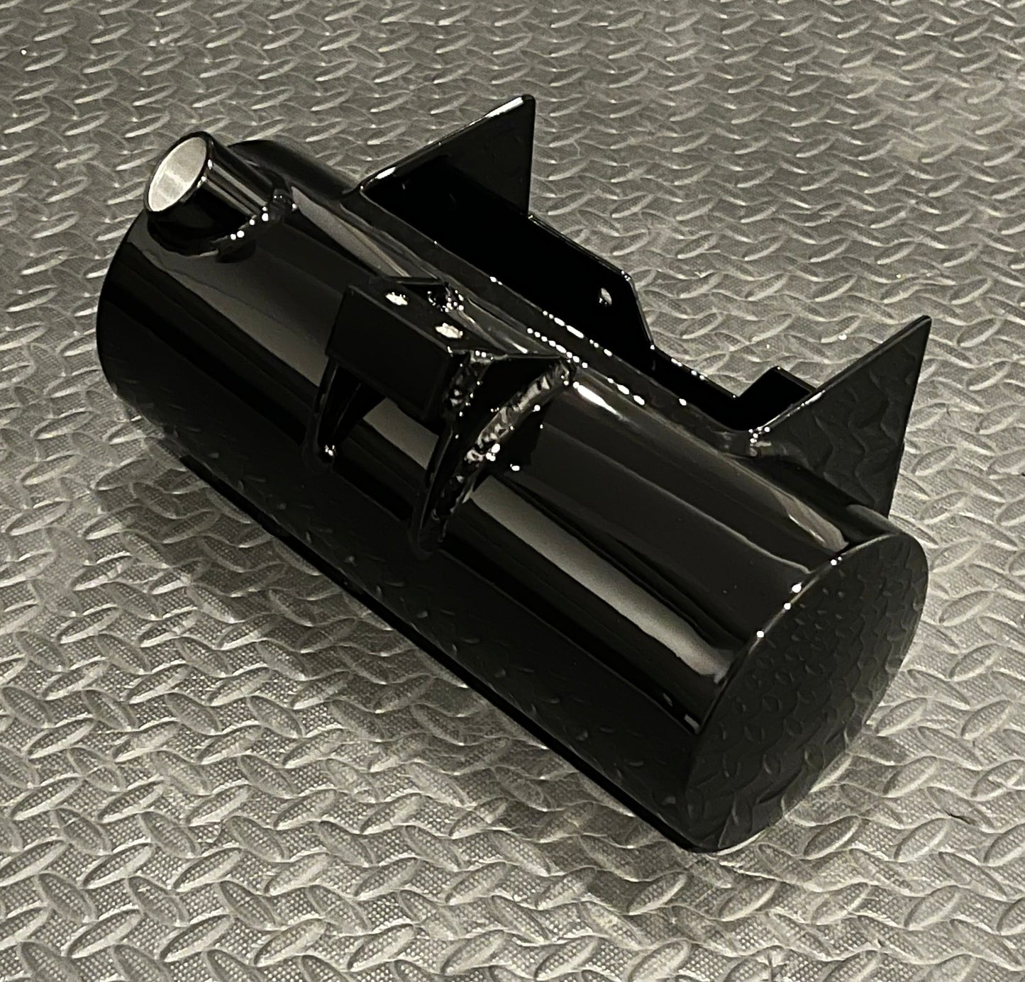 Moto X Cycle (MXC) 5" Black Round Aluminum Oil Tank for 2000..2017 Harley-Davidson Softails with battery box