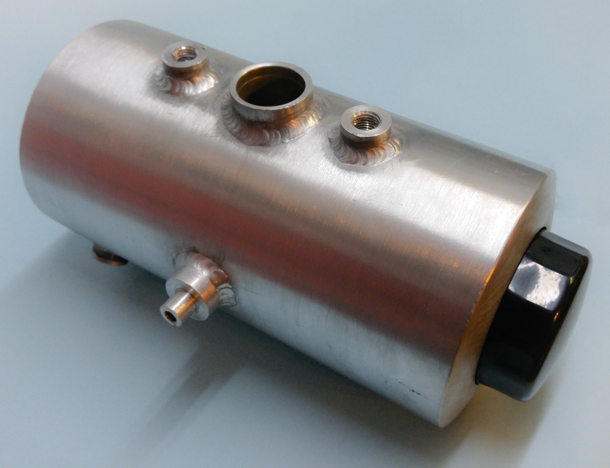 Custom Aluminum Round Oil Tank with Spin-on Filter for Harley-Davidson Motorcycles